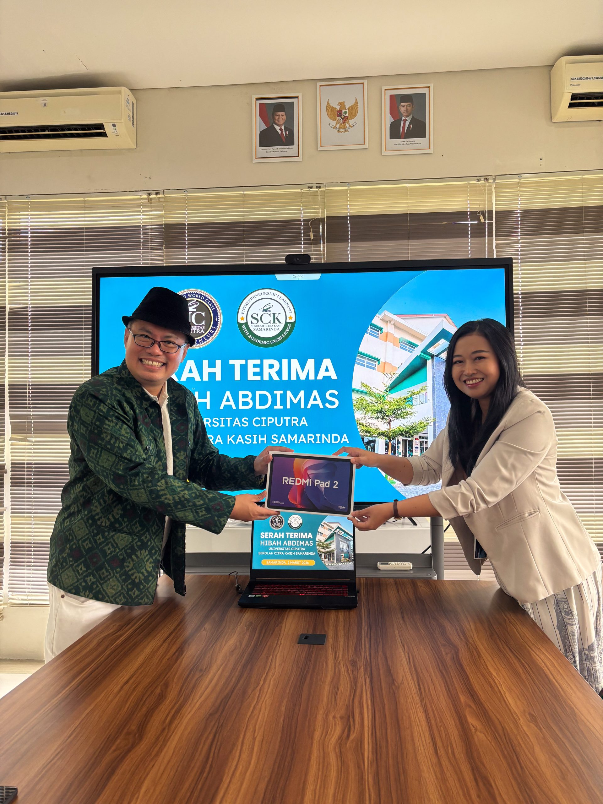 Penyerahan prototype sistem sarana prasarana di Sekolah Citra Kasih Samarinda