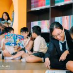 anak membaca di perpustakaan sekolah