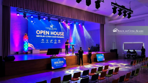 Multi Purpose Hall modern di Sekolah Citra Kasih Manado untuk kegiatan siswa, pertunjukan, dan acara sekolah