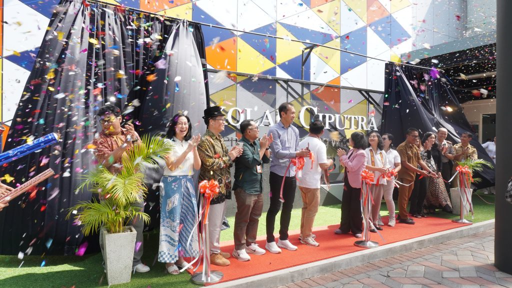 Prosesi peresmian perubahan nama Sekolah Citra Berkat menjadi Sekolah Ciputra Kasih Surabaya pada Juli 2026.